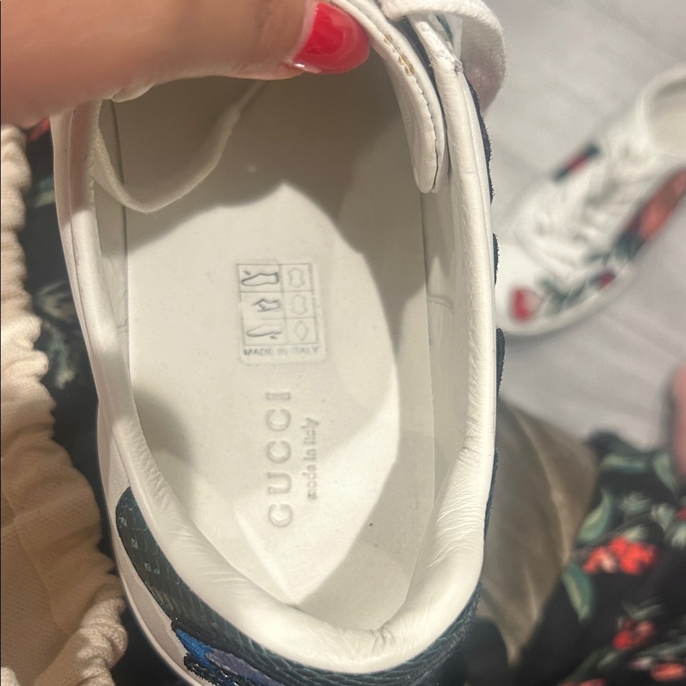 Gucci White Leather Floral Embroidered Low Top Sneakers - W8.5 (38.5) Authentic - Picture 15 of 16